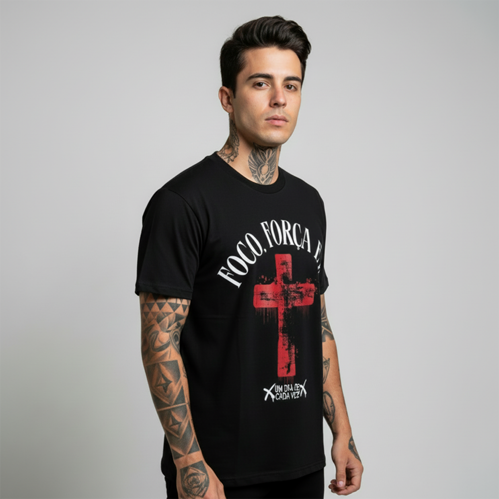 T-shirt regular ou oversize preta ou branca "foco, força e fé" 100% algodão