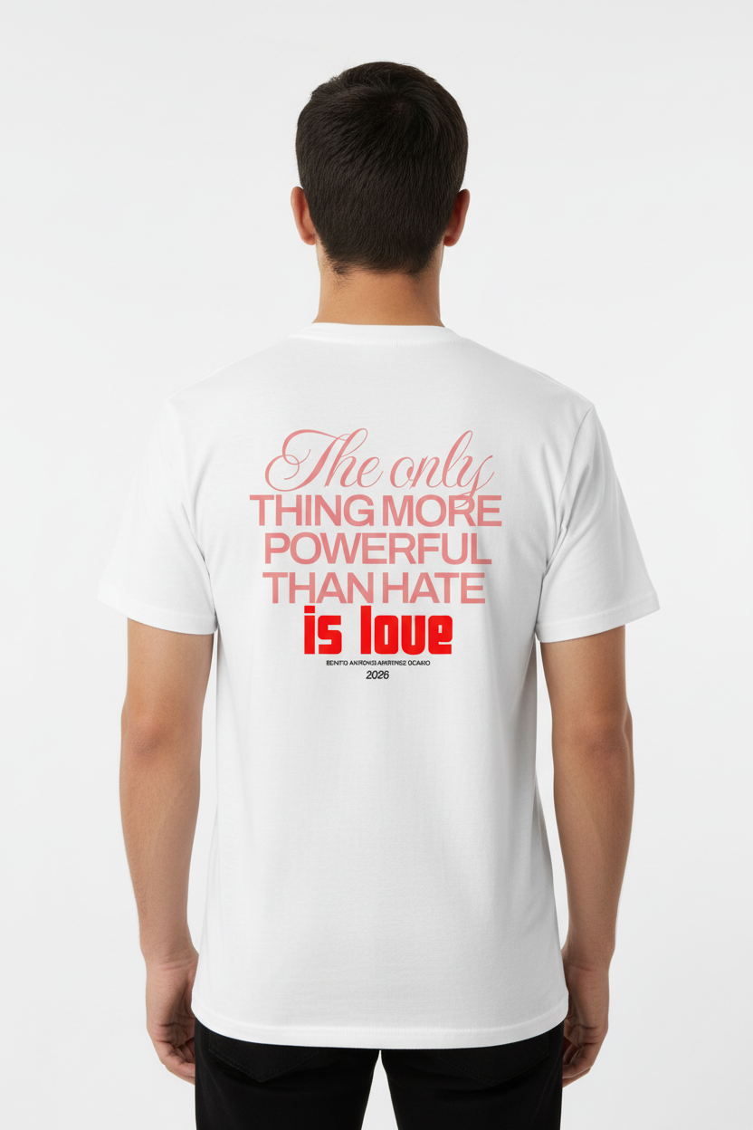 Modelo de costas - T-shirt Branca