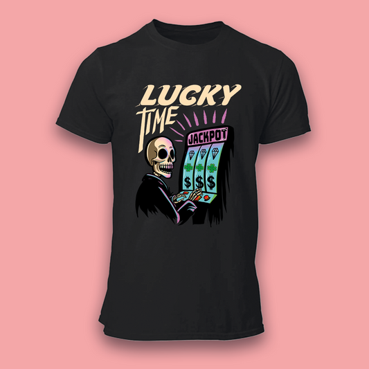 T-shirt preta com ilustração "luchy time" de algodão 190g, impressão em DTF